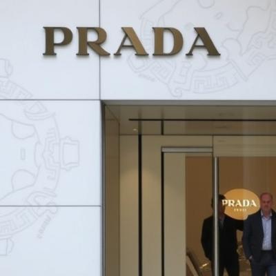Prada Group cumpără Versace pentru 1,25 miliarde de euro